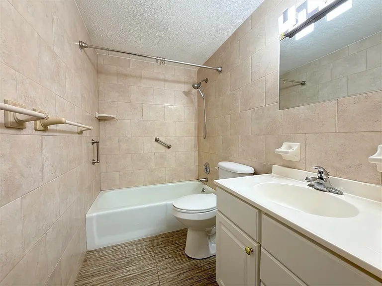89 Pleasant St #C1 — Photo 19