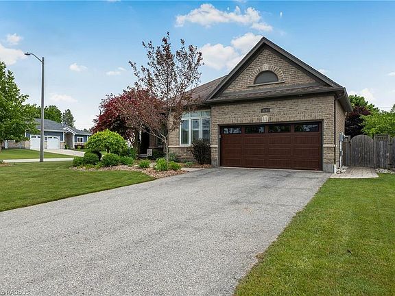 2nd image of 474 Parkwood Dr