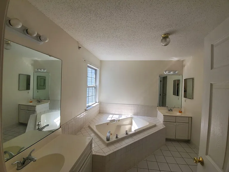 93 Prestwick Way — Photo 22