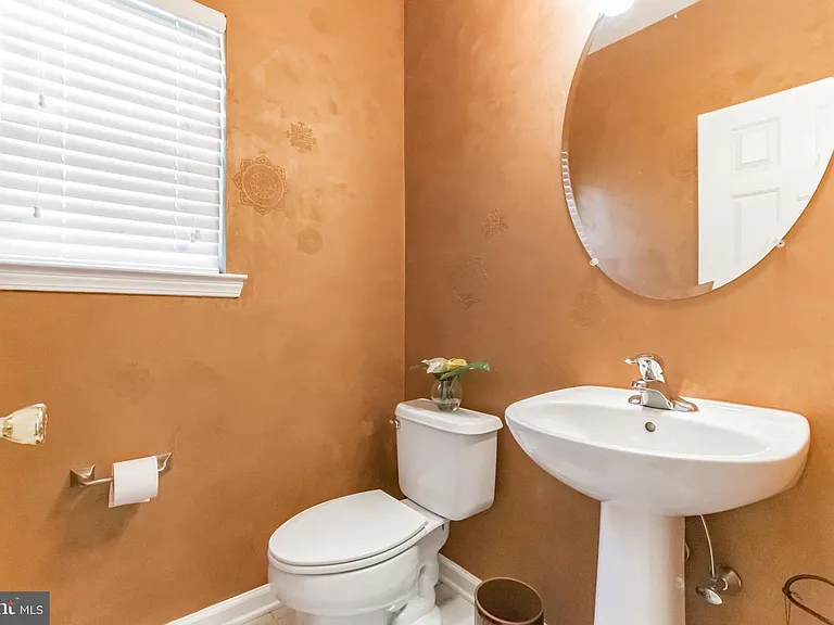 618 Sunderland Ave — Photo 13