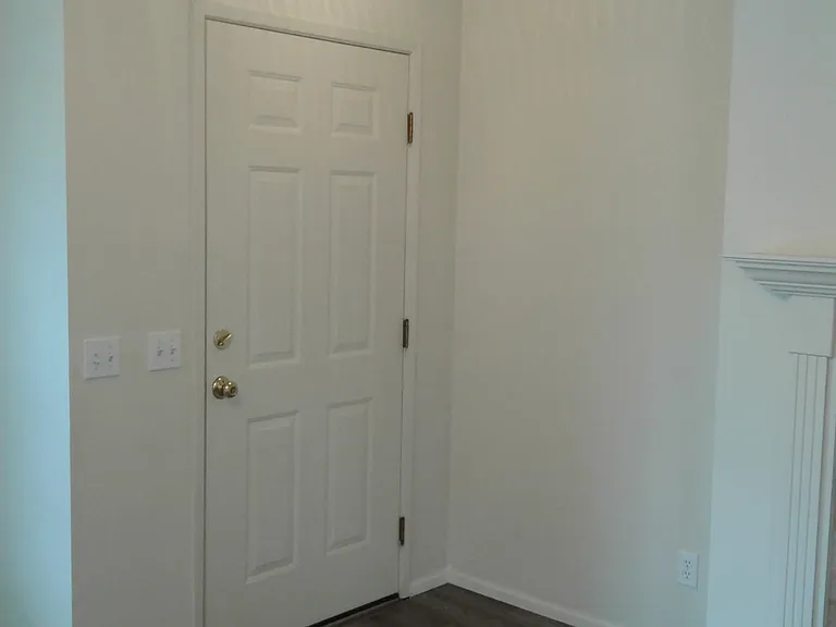 737 NE Savannah Dr #4 — Photo 3