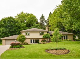 8640 W Rae Ct, Greendale, WI 53129