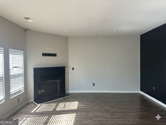 4th image of 637 Emporia Loop