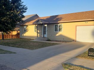 206 Sydnee Ln, Holcomb, KS 67851