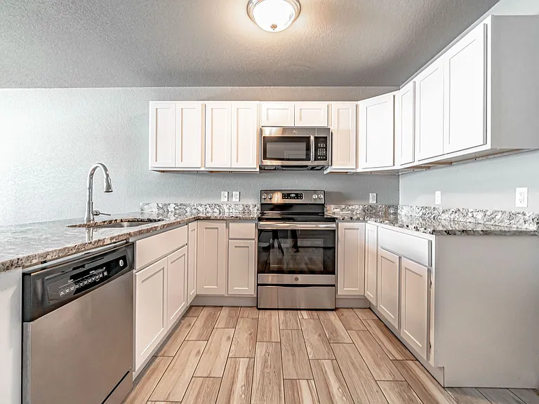 Nemreal -109 2nd Ave — Photo 4