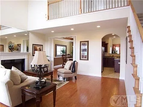 4 bed, 2.5 bath, 3273 sqft, $3,399 — Photo 3