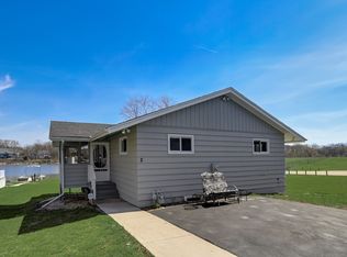 2 Holiday Dr, Somonauk, IL 60552