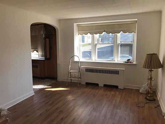 3rd image of 3018 Wellington St #1F
