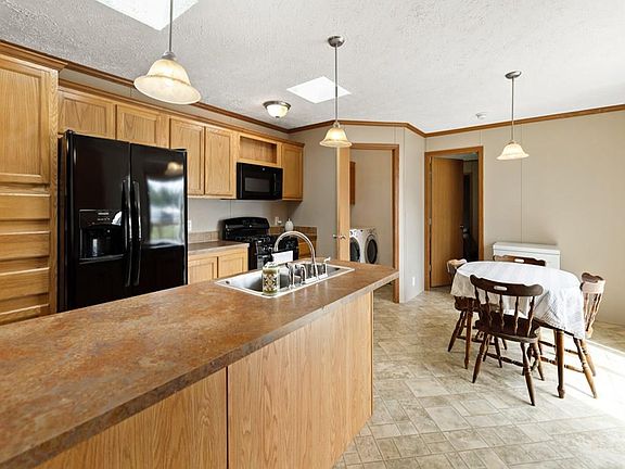 4th image of 19 Wakefield Dr