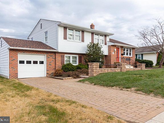 2nd image of 3211 Bristol Dr