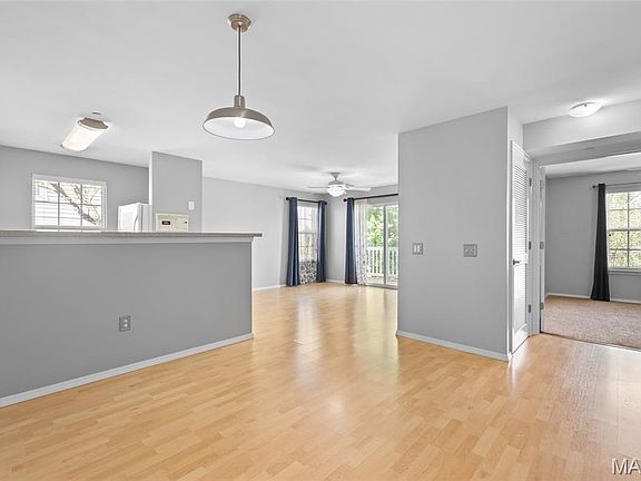 3rd image of 1133 Arbor Creek Dr APT 2B