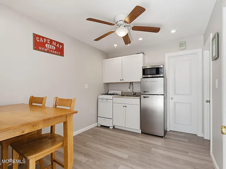 206 16th Ave #REAR SUMMER — Photo 1