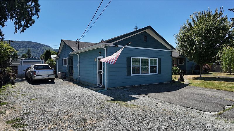 4th image of 903 Jameson Street