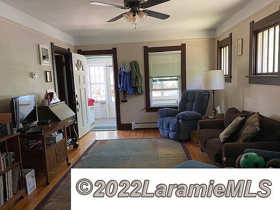 3rd image of 1120 E Sheridan St