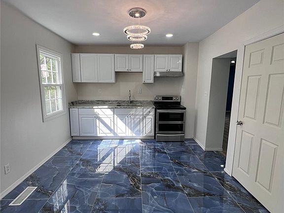 5th image of 2022 W Grand Ave