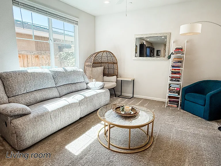 681 W Crocker Ln — Photo 11