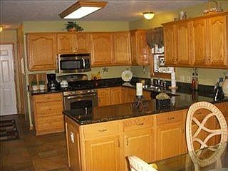 4th image of 319 Laurel Ln