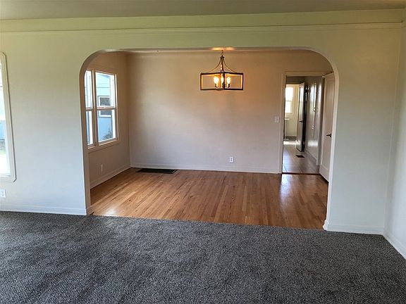 4th image of 3024 East Ave