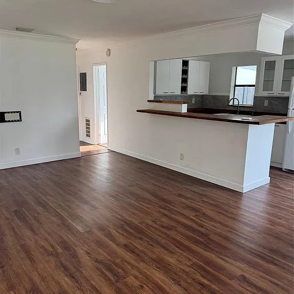 520 NE 58th St #B — Photo 5