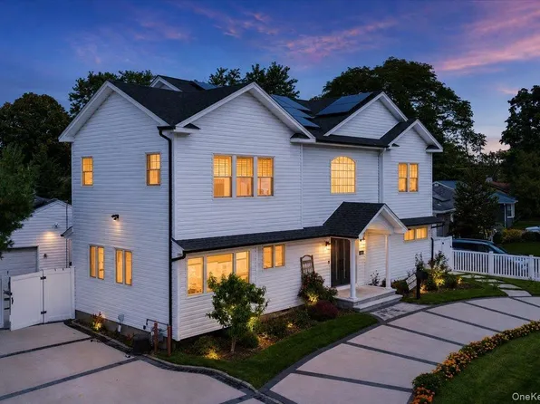 1375 Oak Lane, East Meadow, NY 11554