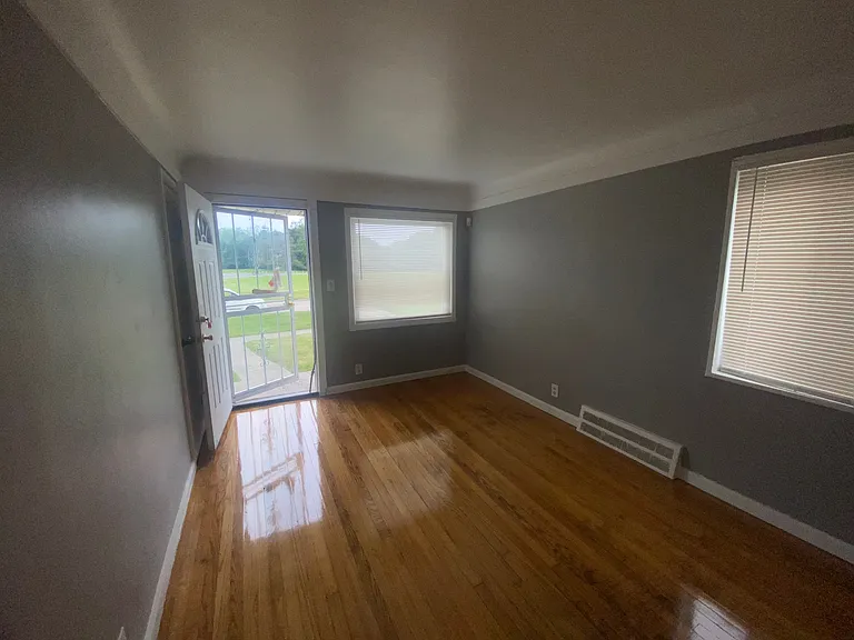 7600 Pierson St — Photo 3