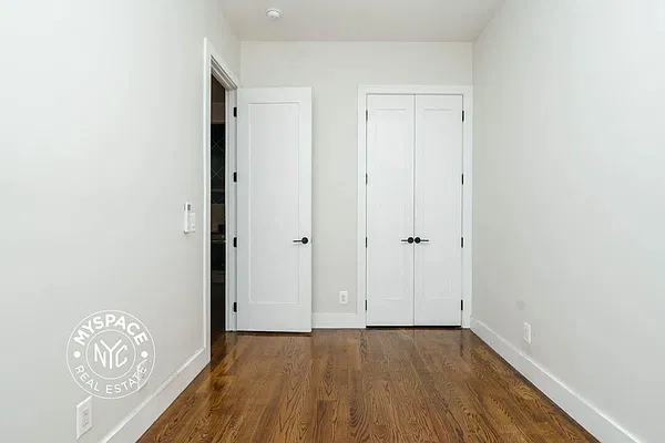 Bedroom, photo 1
