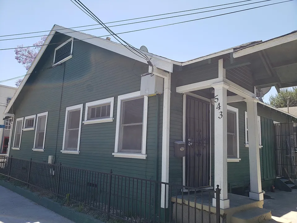 543 Cerritos Ave #543