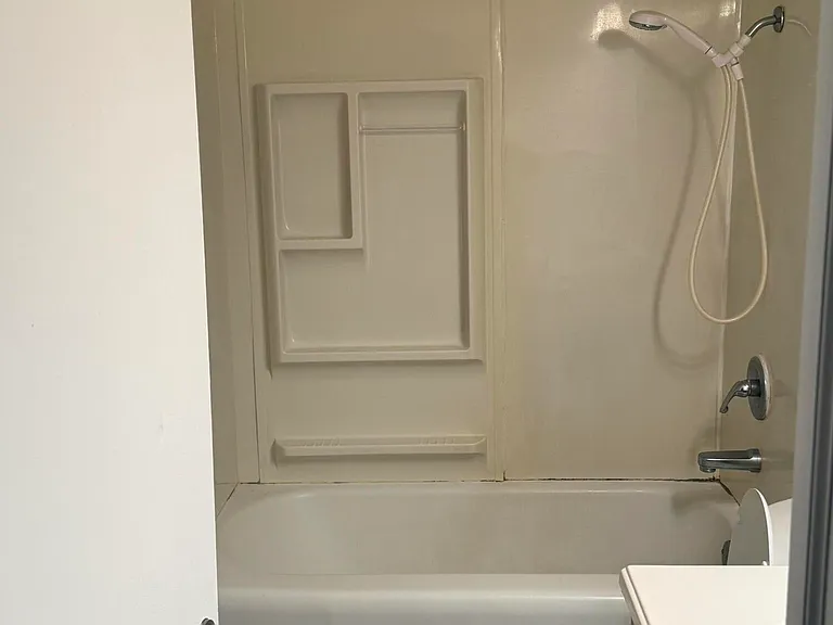 609 Academy Dr — Photo 16
