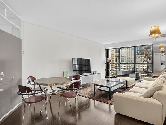 3rd image of 146 W 57th St APT 43B
