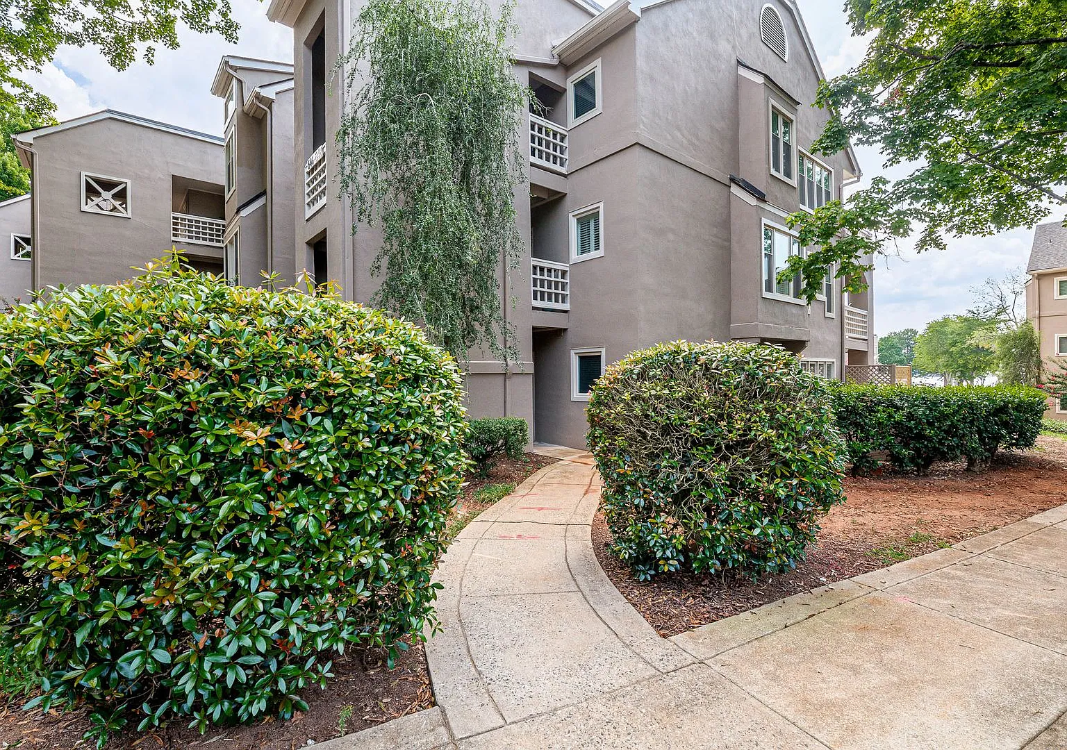 2 Bedroom Condo in Portside at Davidson Landing! — Photo 3