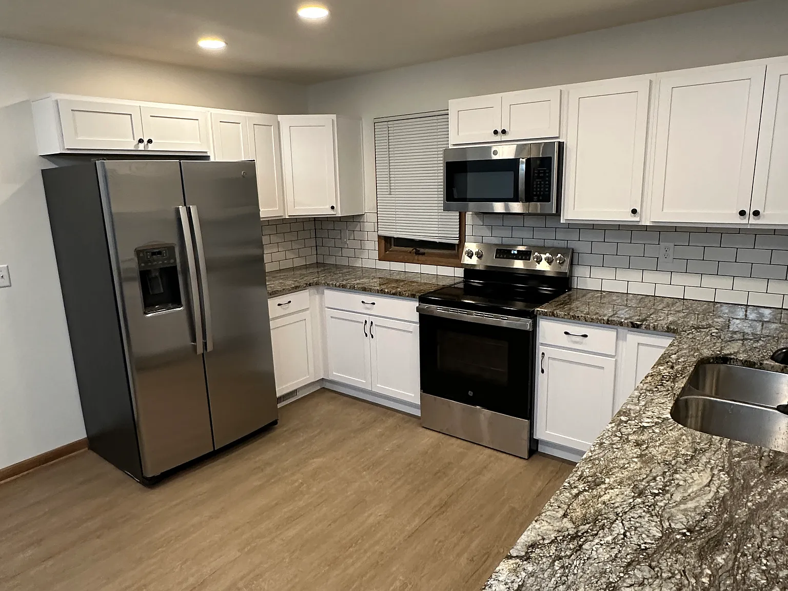 3 bed, 2.5 bath, 1683 sqft, $2,100 — Photo 3