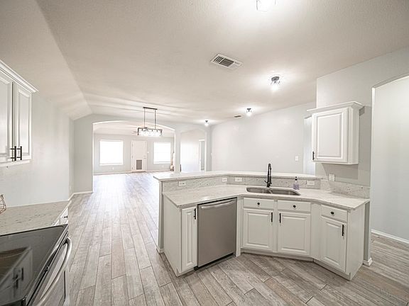 5th image of 2207 Medford Ct