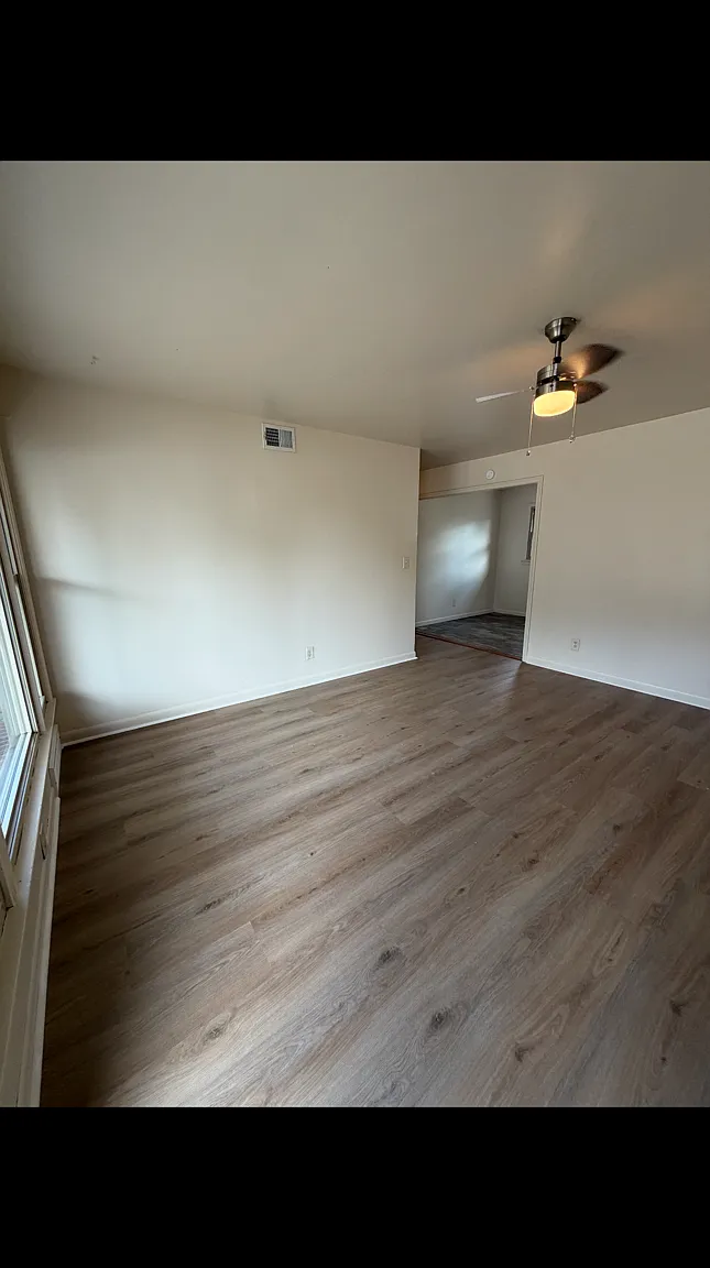 3 bed, 864 sqft, $1,250 — Photo 2