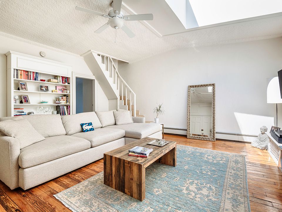 1st image of 313 W 20th St #2