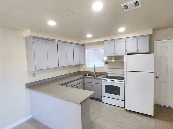 3rd image of 736 S 19th Ave APT A