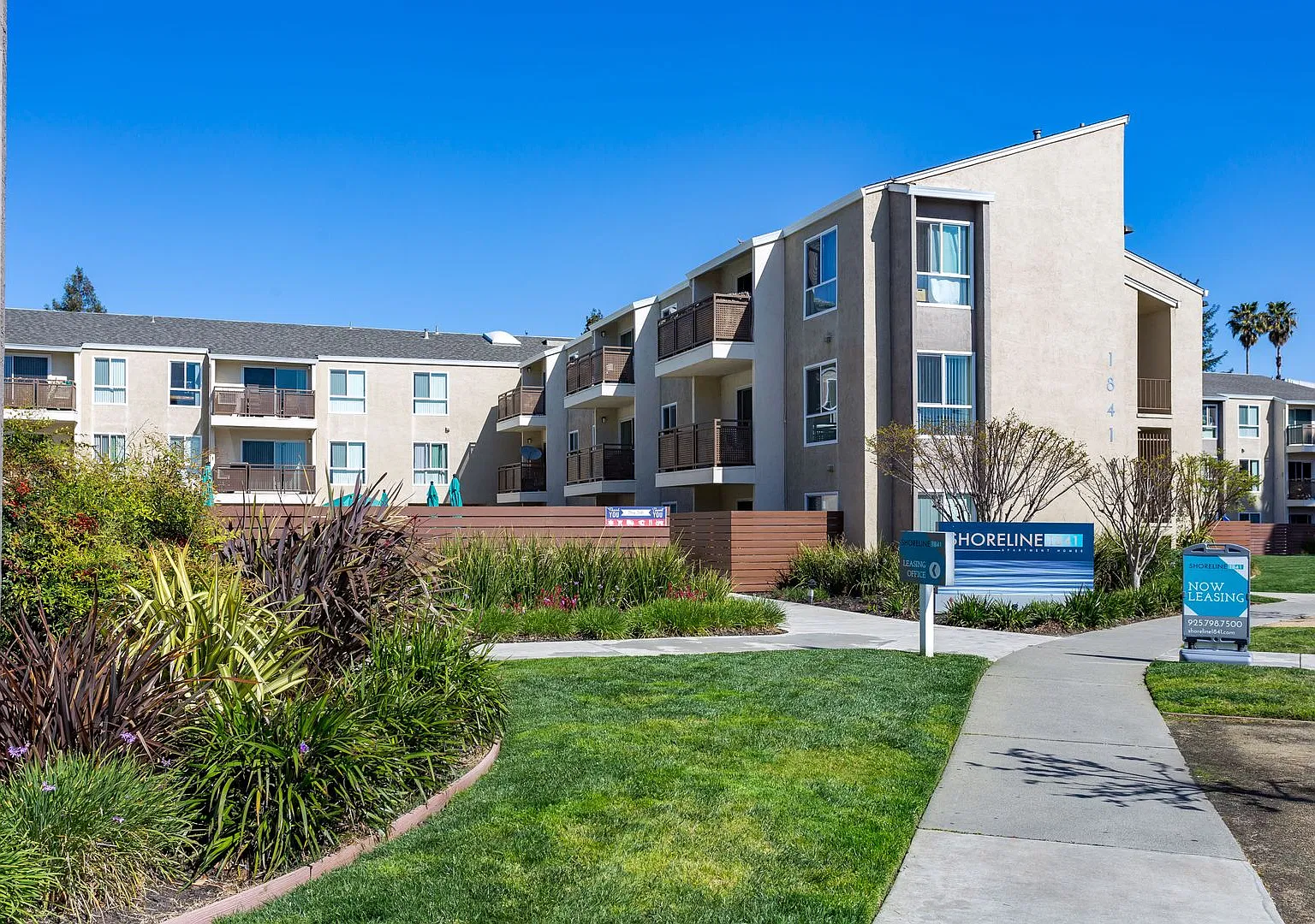 Shoreline 1841 Apartment Homes — Photo 1