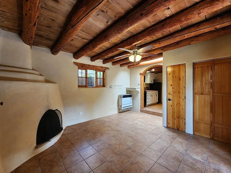 235 Irvine St — Photo 4