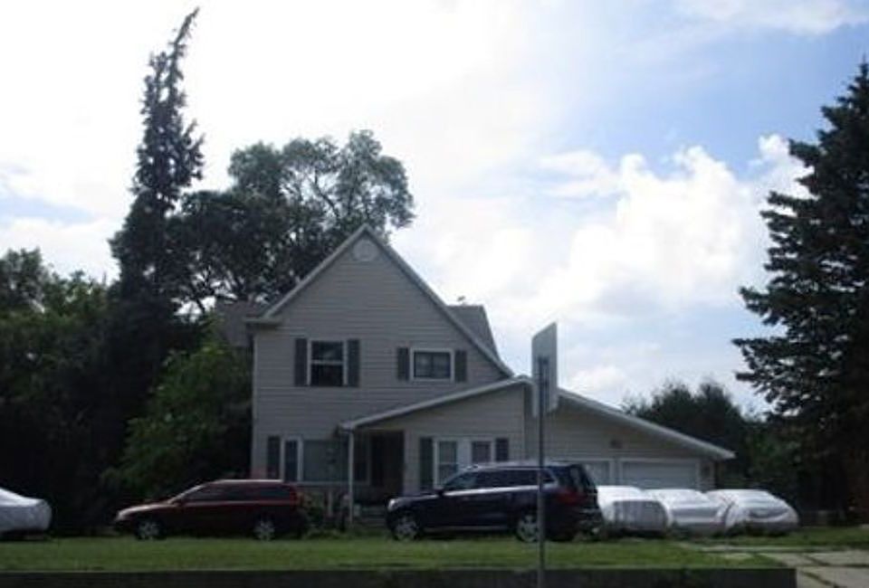 1st image of 648 2nd Ave SW