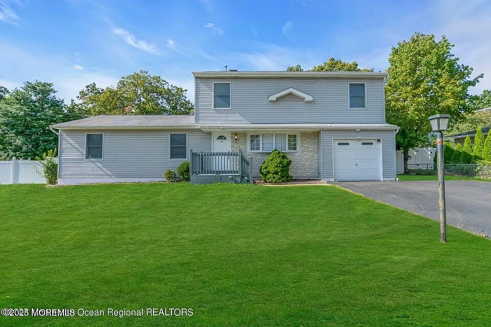 39 Arlyn Drive photo 1