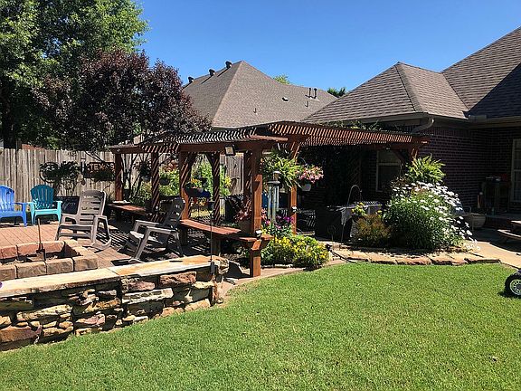 5th image of 119 Black Oak Pl