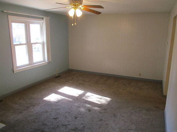 3rd image of 801 Victory Dr