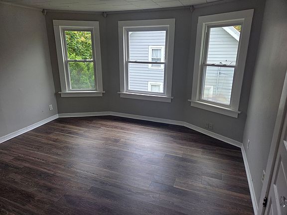 2nd image of 811 N Chestnut Ave