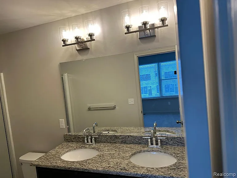 2151 Park Dr — Photo 10