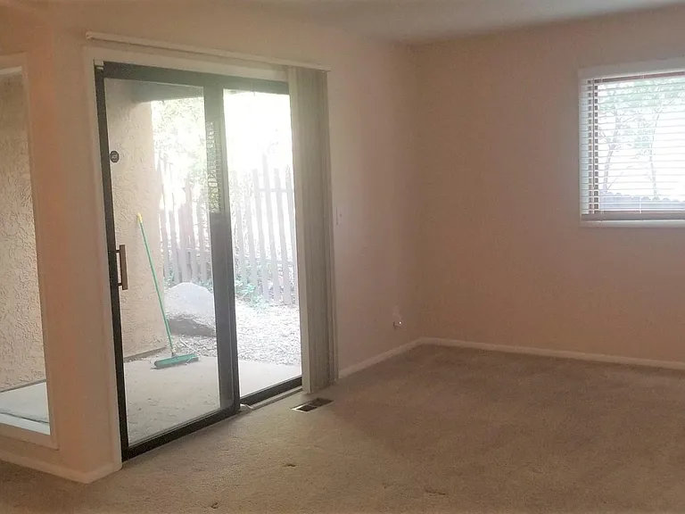 866 Pebblewood Dr — Photo 7
