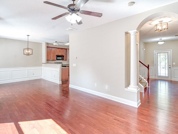 View from family room to breakfast area