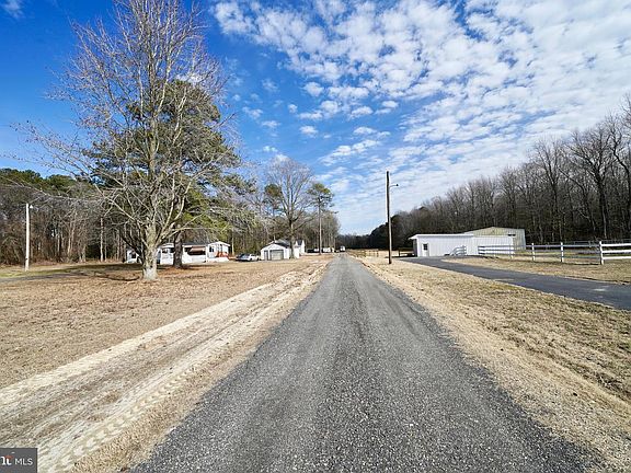 4th image of 1 Megan Joy Rd