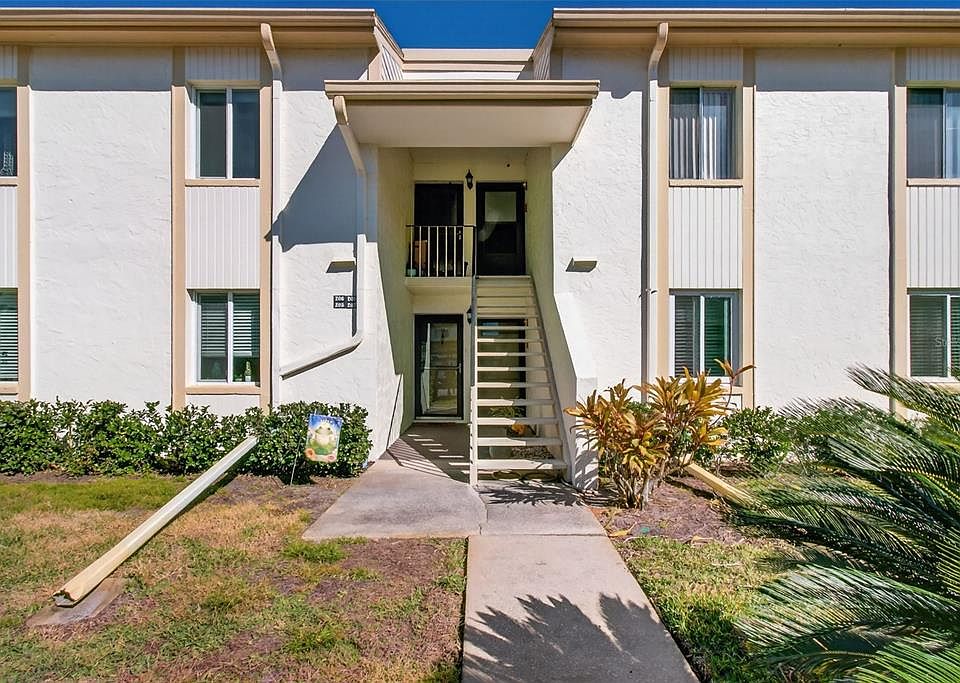 1st image of 208 Cypress Ct