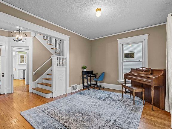 5th image of 1720 2nd Ave SE