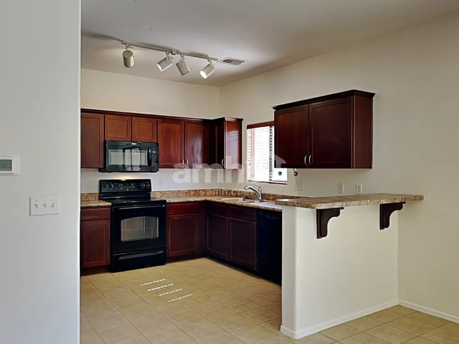 4 bed, 2.5 bath, 1865 sqft, $2,085 — Photo 4