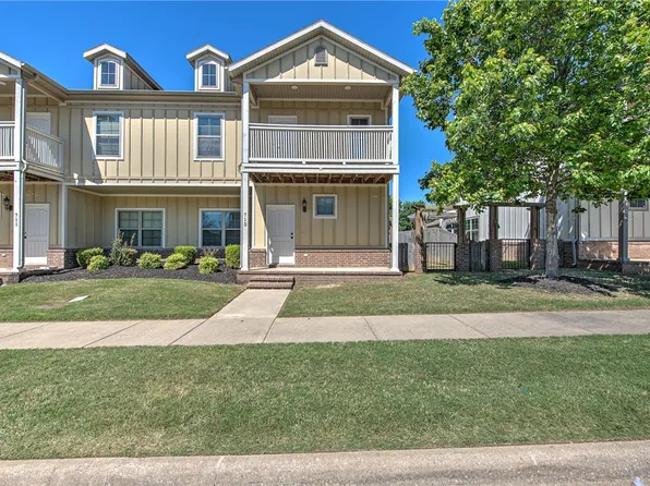713 N Wordsworth Ln, Fayetteville, AR 72704